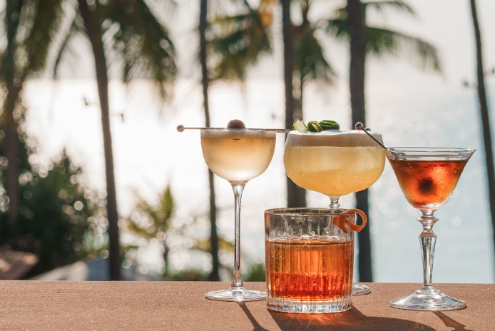 7.8° North Bar: An elegant cocktail bar blending Italian coastal charm with timeless mixology