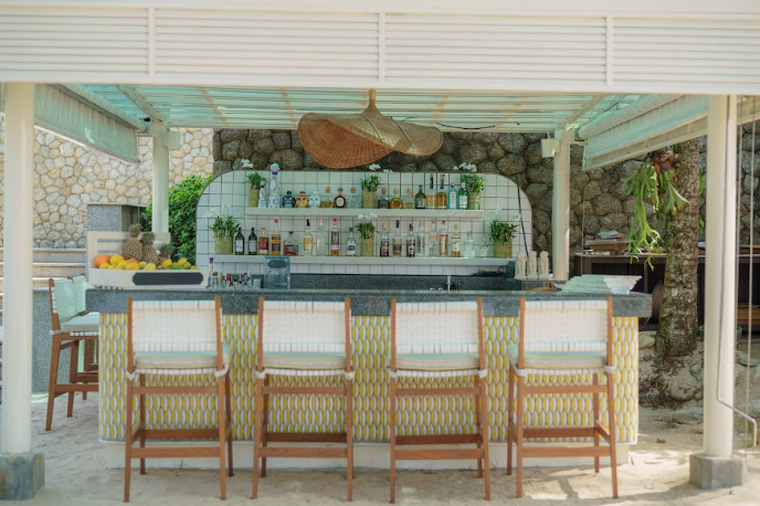 NOÉ on the Beach - A chic seaside retreat with colorful drinks and global flavors