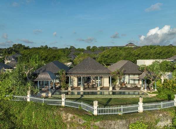 Oceanfront Elegance: A Refined Family Escape at Jumeirah Bali